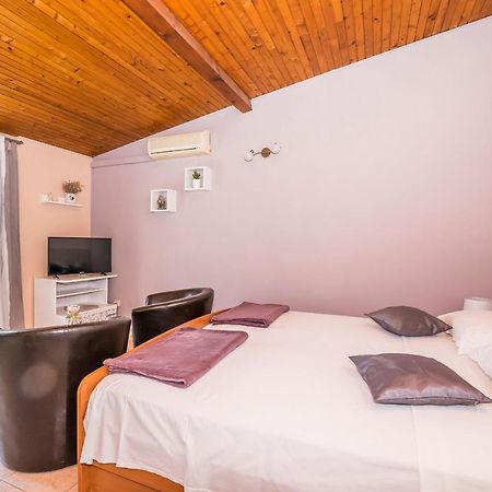 Apartments And Room Zinka ヴォディツェ エクステリア 写真