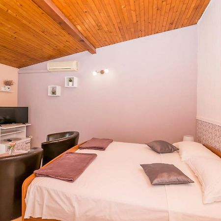 Apartments And Room Zinka ヴォディツェ エクステリア 写真