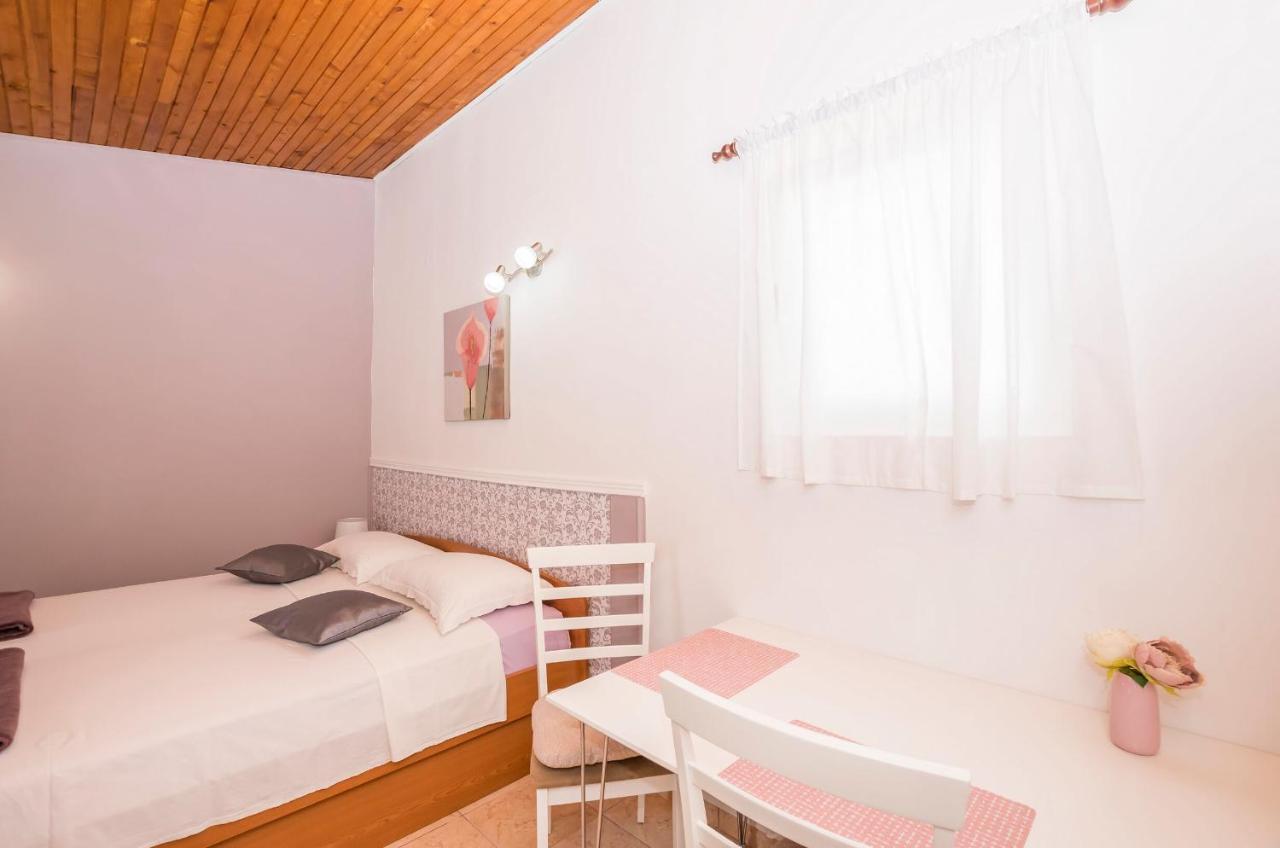 Apartments And Room Zinka ヴォディツェ エクステリア 写真