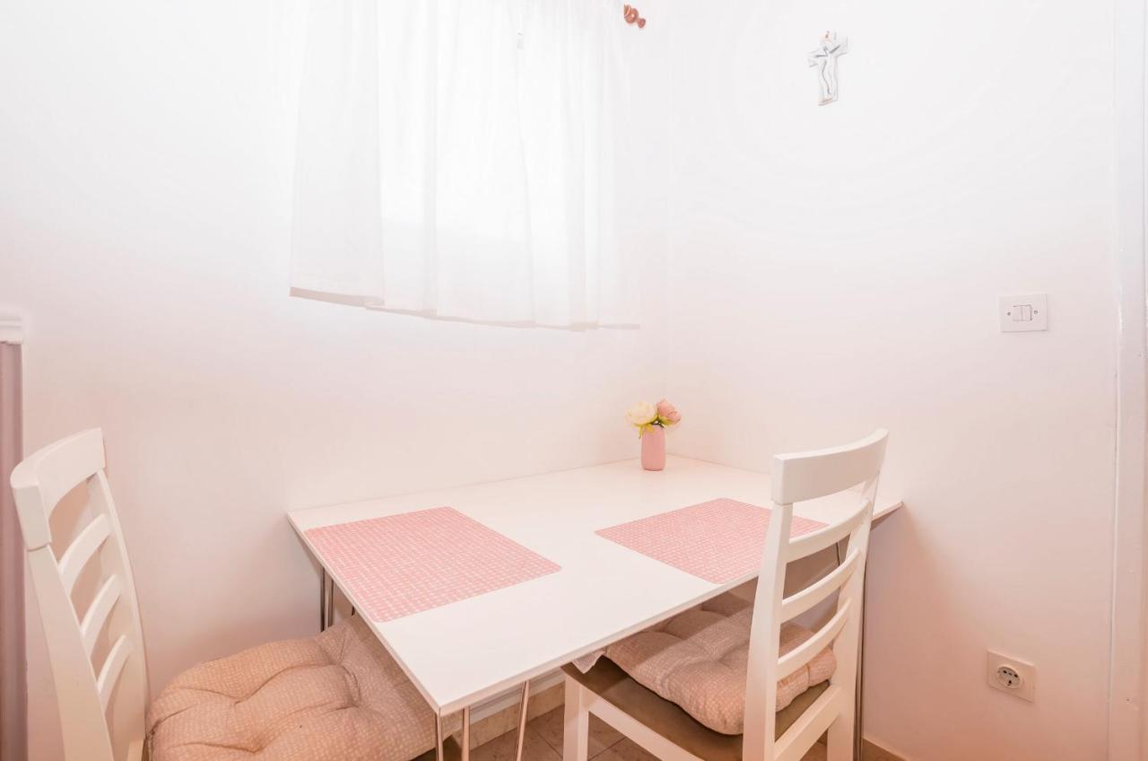 Apartments And Room Zinka ヴォディツェ エクステリア 写真