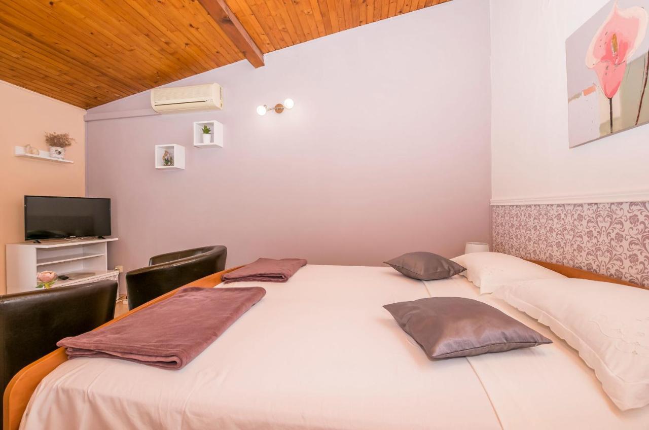 Apartments And Room Zinka ヴォディツェ エクステリア 写真